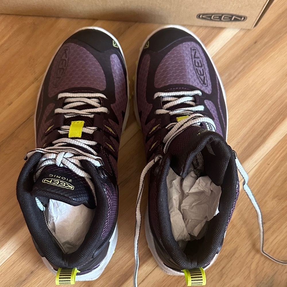 Keen Black and Purple Hiking Shoes with Neon Accents - Picture 4 of 7